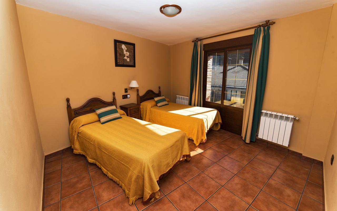Apartamentos Raisa Hornos Bagian luar foto